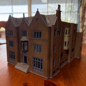 Vintage Style Miniature English Manor House Architectural Model Building Train